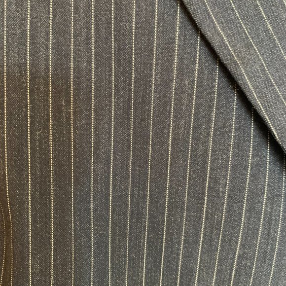 HOLT RENFREW -  Woman's pinstripe dark grey cropped blazer - GIRL BOSS! - Picture 3 of 4